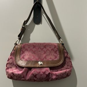 Vintage Coach like new. Classic Shoulder/ Handbag. Grape color.